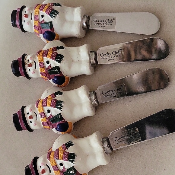 Christmas Snowmen Cooks Club Butter Knives - Picture 13 of 16